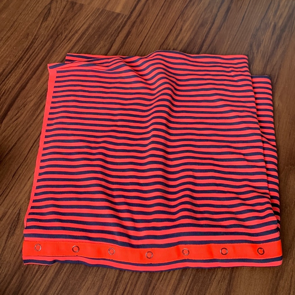 Lululemon customizable snap scarf